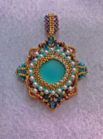 Кулон. Скарапея - украшения ручной работы из кристаллов и бисера.