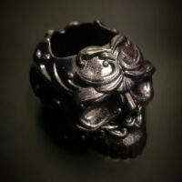 Кашпо-подставка в форме черепа "Сумеречный страж"