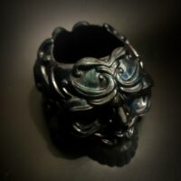 Кашпо-подставка в форме черепа "Обсидиан"