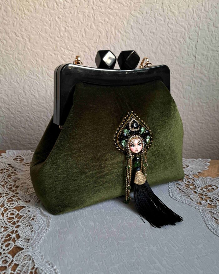 Сумочка вечерняя из бархата с фермуаром — изображение 5