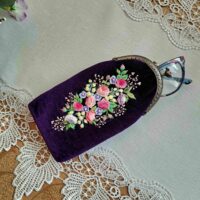 Футляр для очков с объемной вышивкой на фермуаре