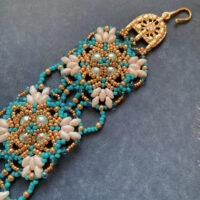 Браслет. Скарапея - украшения ручной работы из кристаллов и бисера.