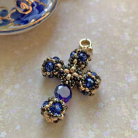 Кулон. Скарапея - украшения ручной работы из кристаллов и бисера.