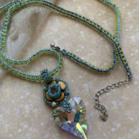 Колье. Скарапея - украшения ручной работы из кристаллов и бисера.