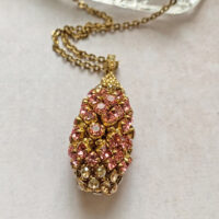 Кулон. Скарапея - украшения ручной работы из кристаллов и бисера.