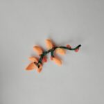 Брош в виде веточки с ягодами — изображение 4