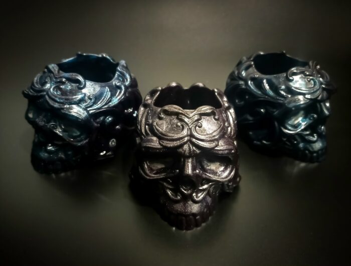 Кашпо-подставка в форме черепа