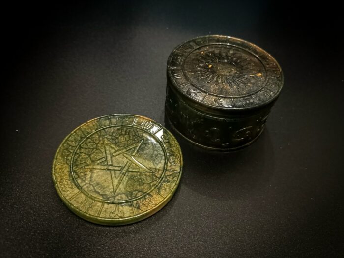 Шкатулка "Шепот корней"