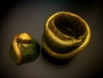 Шкатулка-яйцо со змеей из эпоксидной смолы — изображение 5