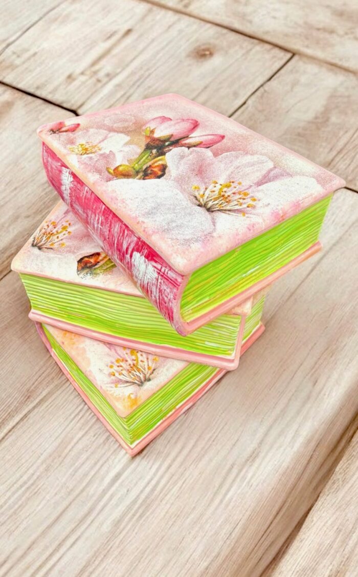 Декоративная ароматическая свеча «Книга» ручной работы — изображение 2