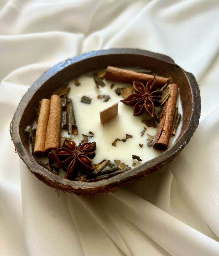 Декоративная ароматическая свеча в кокосовой скорлупе ручной работы — изображение 5