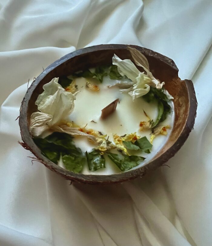 Декоративная ароматическая свеча в кокосовой скорлупе ручной работы — изображение 4