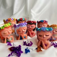 Декоративная ароматическая свеча «Девочка с цветами» ручной работы