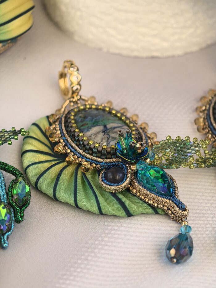 Комплект украшения ручной работы, колье, серьги, ободок — изображение 5