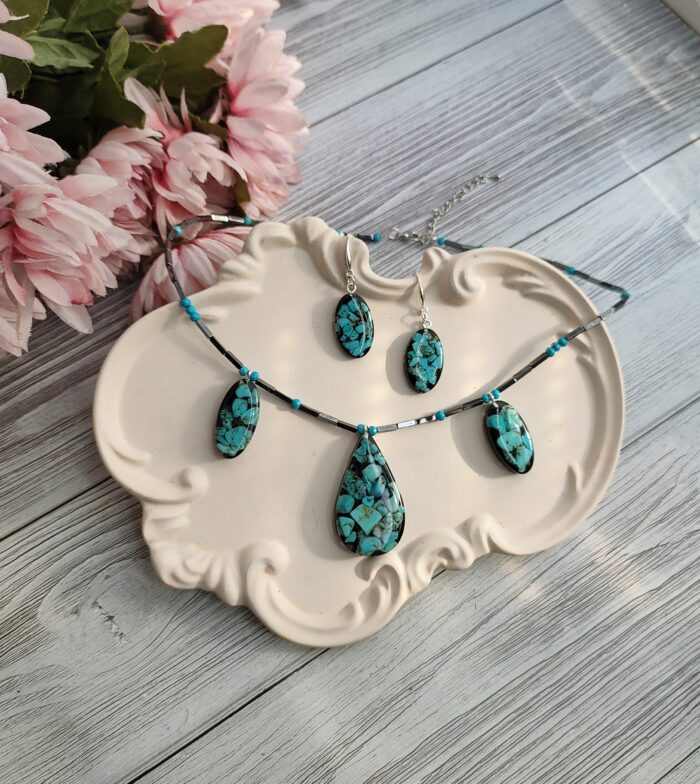 Комплект украшений из смолы с натуральным камнем Бирюзой — изображение 2