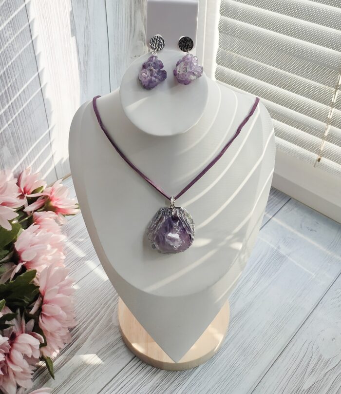 Комплект украшений из смолы "Аметистовые кристаллы" — изображение 3