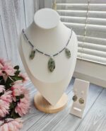 Комплект украшений из смолы с живыми цветами Гортензией. — изображение 3