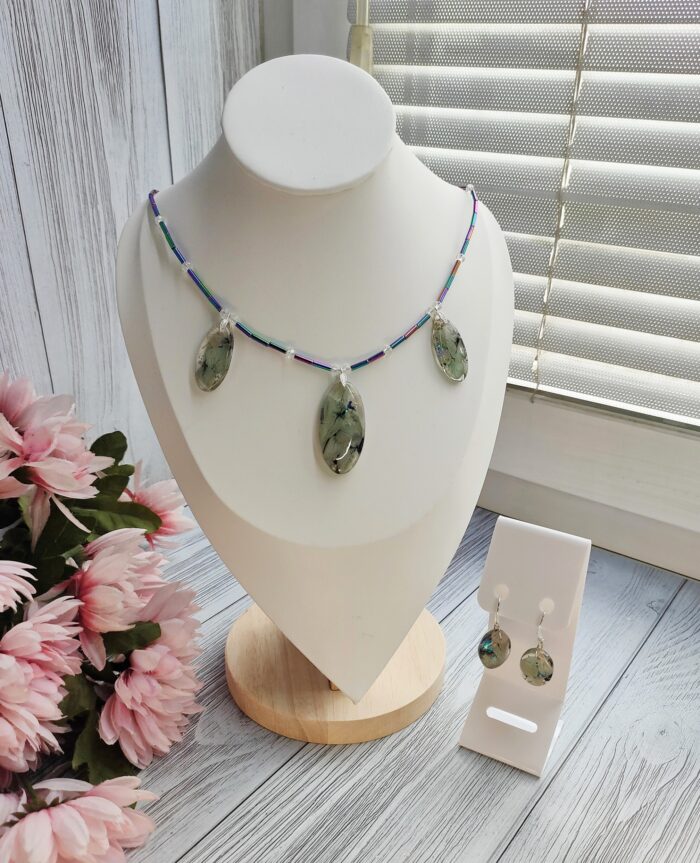 Комплект украшений из смолы с живыми цветами Гортензией. — изображение 3