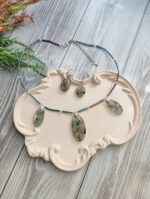 Комплект украшений из смолы с живыми цветами Гортензией. — изображение 2