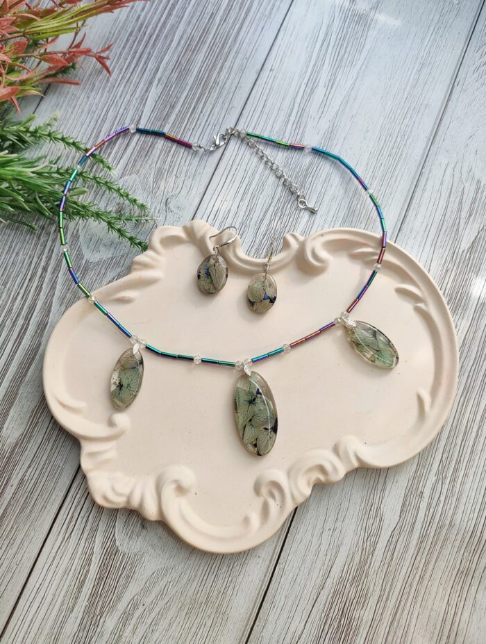 Комплект украшений из смолы с живыми цветами Гортензией. — изображение 2