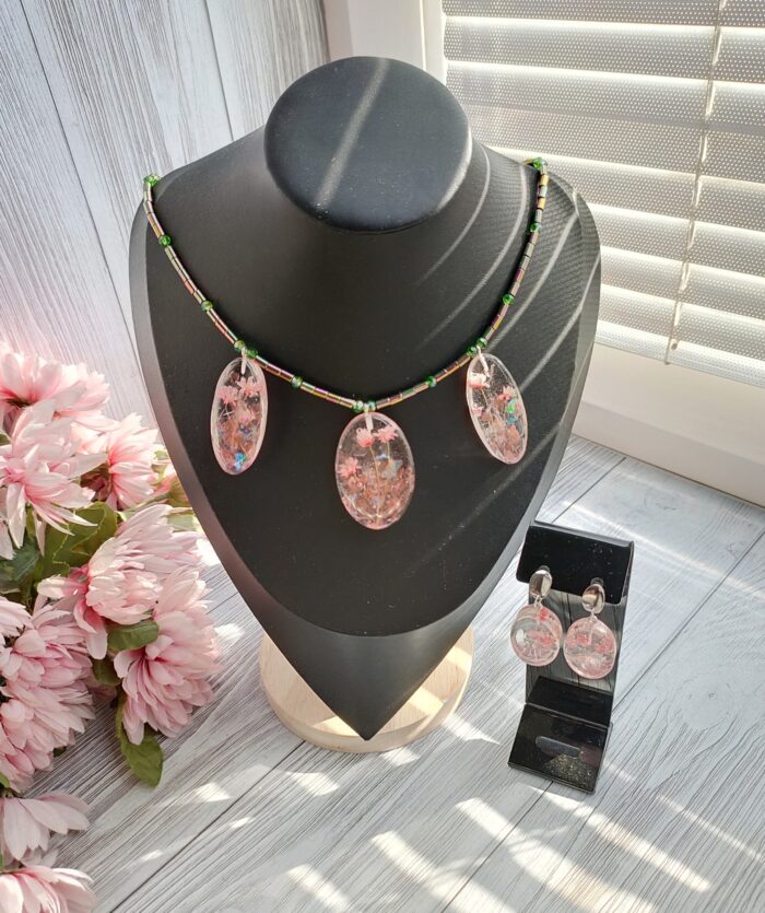 Комплект украшений из смолы с живыми цветами Гипсофилы — изображение 2