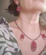 Комплект украшений из смолы с живыми цветами Гортензией — изображение 2