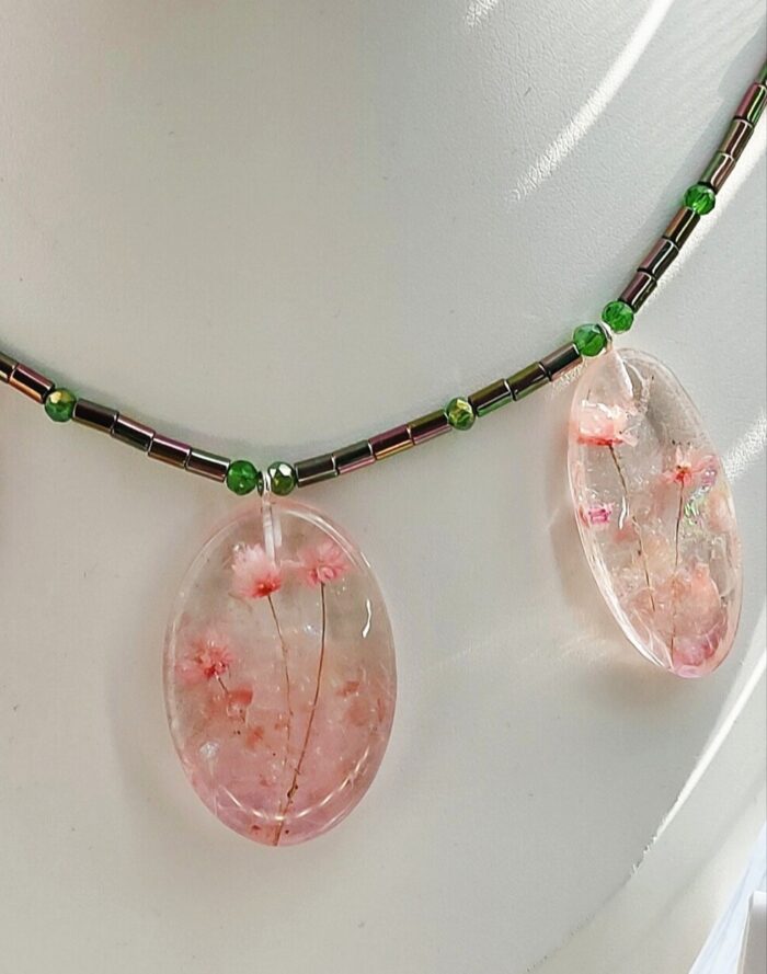 Комплект украшений из смолы с живыми цветами Гипсофилы — изображение 3