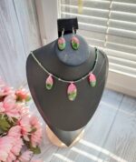 Комплект украшений из смолы с натуральным камнем жадеит — изображение 3