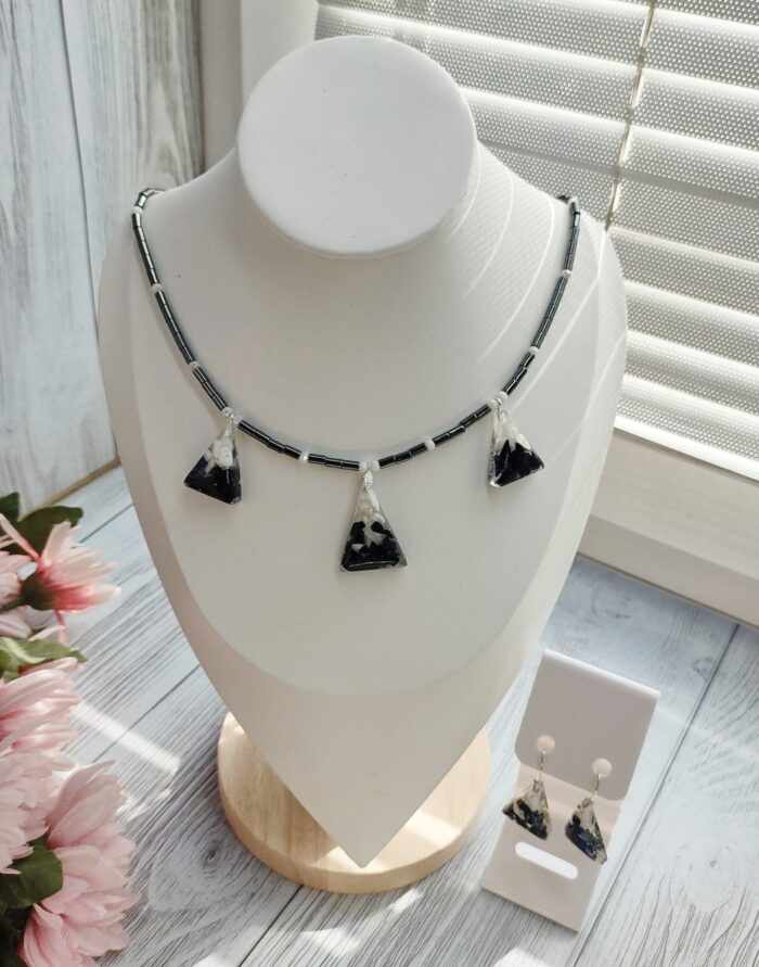 Комплект украшений из смолы с натуральным камнем Обсидиан и Опал — изображение 3