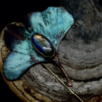 брошь "Гинко билоба" камень лабродарит