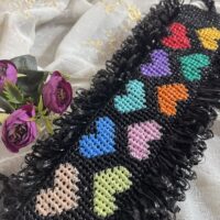 Полипропиленовая мочалка Сердечки Откройте для себя мир уюта и заботы с нашей уникальной мочалкой из полипропилена ручной работы! Эта чудесная мочалка не просто гигиенический аксессуар, а настоящий символ тепла и любви, который принесёт радость в вашу повседневную рутину.