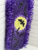 Мочалка из полипропилена Ночной Дозор - сочетание заботы о себе с атмосферой тайны Ищете не просто практичный аксессуар для ванной, а вещь с характером? Позвольте представить вам мочалку Ночной Дозор — результат кропотливой ручной работы, который принесёт в вашу повседневную рутину немного магии. Эта мочалка не просто средство гигиены, а маленький элемент декора с историей. Дизайн в стиле Ночного Дозора с мотивами полнолуния и летучих мышей создаёт атмосферу загадочности. Представьте: каждый раз, беря мочалку в руки, вы словно переноситесь в старинный замок, где царит уют и тайна.