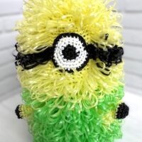 Мочалка-игрушка «Миньон» из полипропилена: радость в каждой петле! Превратите обычные водные процедуры в весёлое приключение с нашей уникальной мочалкой в виде обожаемого миньона! Этот аксессуар не просто очистит кожу — он подарит море положительных эмоций и превратит купание в игру для вас и вашего ребёнка.