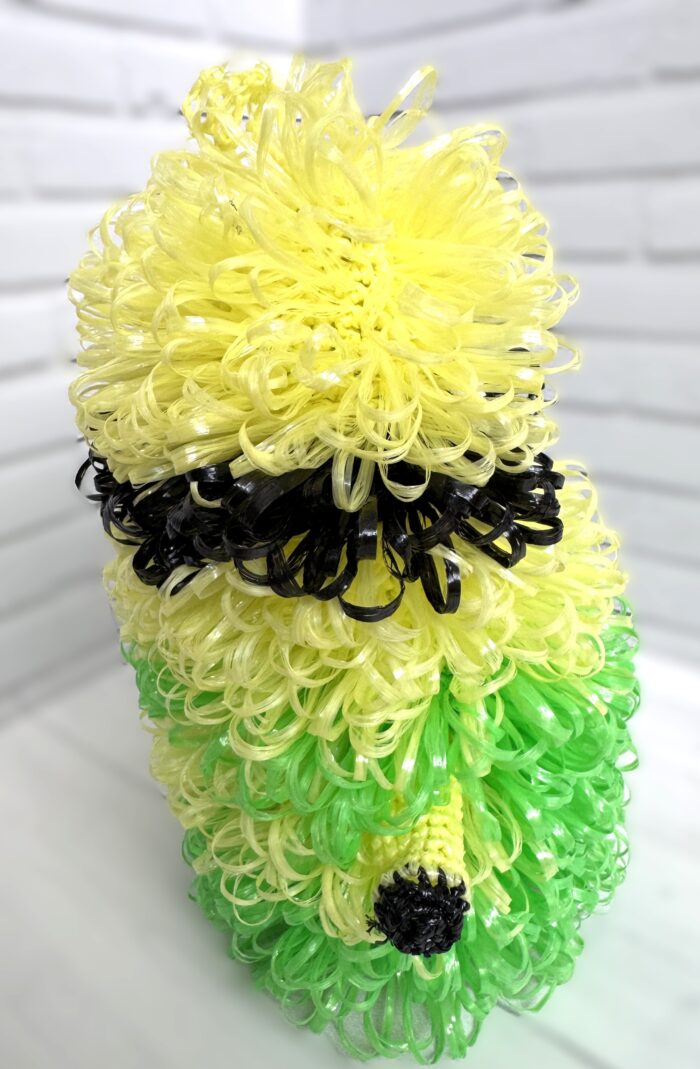 Мочалка-игрушка «Миньон» из полипропилена: радость в каждой петле! Превратите обычные водные процедуры в весёлое приключение с нашей уникальной мочалкой в виде обожаемого миньона! Этот аксессуар не просто очистит кожу — он подарит море положительных эмоций и превратит купание в игру для вас и вашего ребёнка.