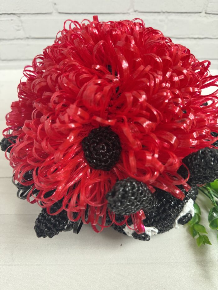 Мочалка-игрушка Божья коровка — весёлый спутник для купания вашего малыша! Представьте себе: тёплая ванна, пенные волны… и озорная божья коровка, которая тут же завоёвывает сердце вашего ребёнка! Эта милая мочалка-игрушка не просто помогает помыть малыша — она превращает купание в увлекательное приключение, от которого ребёнок будет в восторге!