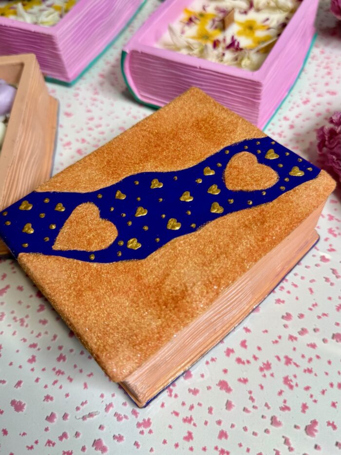 Декоративная ароматическая свеча «Книга» ручной работы — изображение 9