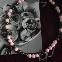 Колье из розового жемчуга Майорка и гематита. с цепочками и шипами.