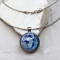 Кулон "Микромир" из эпоксидной смолы
