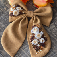 Бант из ткани полулен с вышивкой «Цветочная композиция»