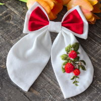 Бант для волос с вышивкой «Ягоды»