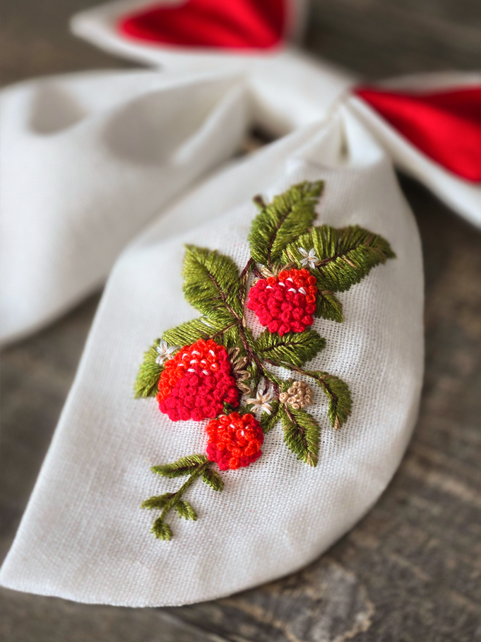 Бант для волос с вышивкой «Ягоды»