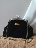 Сумка Марокко с жемчужным цветком из черной экозамши на фермуаре с вышивкой