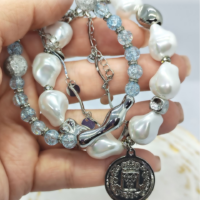 Браслет с жемчугом Майорка и сахарным кварцем: воплощение элегантности и индивидуальности Ищете украшение, которое подчеркнёт вашу утончённость и добавит нотку роскоши в любой образ? Представляем вам эксклюзивный браслет, сочетающий в себе изысканность жемчуга, нежность кварца и изящество серебряных элементов. Почему этот браслет заслуживает вашего внимания? · Роскошный дизайн. Крупные жемчужные бусины неправильной формы создают ощущение природной гармонии и уникальности. Нежно-голубой кварц напоминает о морском бризе и добавляет свежести образу. · Сочетание материалов. Серебряные элементы разной формы (гладкие, фактурные, изогнутые) создают интересную игру линий и текстур, делая браслет по-настоящему уникальным. · Особая деталь — монета-подвеска. Центральный элемент украшения — стилизованная монета с рельефным изображением. Она придаёт браслету винтажный шарм и делает его настоящим акцентом в образе. · Универсальность. Этот браслет легко сочетается как с повседневной одеждой, так и с вечерними нарядами. Он подойдёт для офиса, романтического ужина или торжественного мероприятия. · Три в одном. Этот аксессуар можно разделить на три самостоятельных браслета. Можно носить все сразу или по оному... Все, как пожелает ваше настроение · Качество исполнения. Каждый элемент тщательно подобран и надёжно закреплён. Браслет удобен в носке и не теряет внешний вид со временем. Идеальный подарок! Ищете подарок для особенной женщины? Этот браслет станет символом вашей заботы и внимания. Он подойдёт как для молодой девушки, так и для зрелой дамы, ценящей классику и элегантность. Не упустите возможность пополнить свою коллекцию украшений настоящим произведением искусства! Добавьте этот браслет в корзину уже сегодня и позвольте себе наслаждаться его красотой каждый день. Для заказа и по всем вопросам обращайтесь Телефон: +79817339605 WhatsApp: wa.me/79817339605 Группа в Telegram: t.me/LanaMir03 Сообщения группы VK: vk.me/lanamirc Группа VK, где вы найдете еще больше украшений: https://vk.com/lanamirc Или можно оформить заказ и задать вопрос прямо здесь, на нашем маркетплейсе https://marketcraft.ru/store/lanamir/ Нас находят по запросам: Браслет ручной работы, жемчуг, кварц, сахарный кварц, серебро, бусины, подвеска-монета, винтажный стиль, элегантность, украшение, женский аксессуар, ручная работа, изысканность, перламутр, голубые бусины, декоративные элементы, стильный браслет, ювелирное изделие, аксессуар для образа, дизайнерский браслет, браслет с камнями, тройной браслет