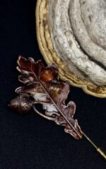 Брошь "Дуб" камень кварц