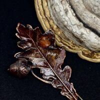 Брошь "Дуб" камень кварц