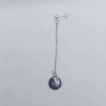 Набор украшений «Богиня Луны» в фэнтези-стиле — это завораживающая коллекция, погружающая в атмосферу магического мира. Комплект состоит из кулона, браслета, классической серьги и серьги - кафф, объединённых общей темой поклонения лунной богине и мистики ночного неба.