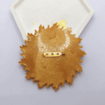 Набор украшений «Богиня Солнца» в фэнтези-стиле Этот завораживающий набор погружает в атмосферу волшебного мира, где царит свет и тепло солнечной богини. В коллекцию входят серьги, кольцо и брошь, объединённые общей темой поклонения солнцу и магии света.