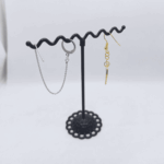 Набор украшений «Оракул» в фэнтези-стиле: кулон и серьги Этот мистический набор переносит в мир древних пророчеств и магических ритуалов. Каждое украшение — не просто аксессуар, а артефакт, наделённый особой энергетикой, способный стать проводником в тайны вселенной.