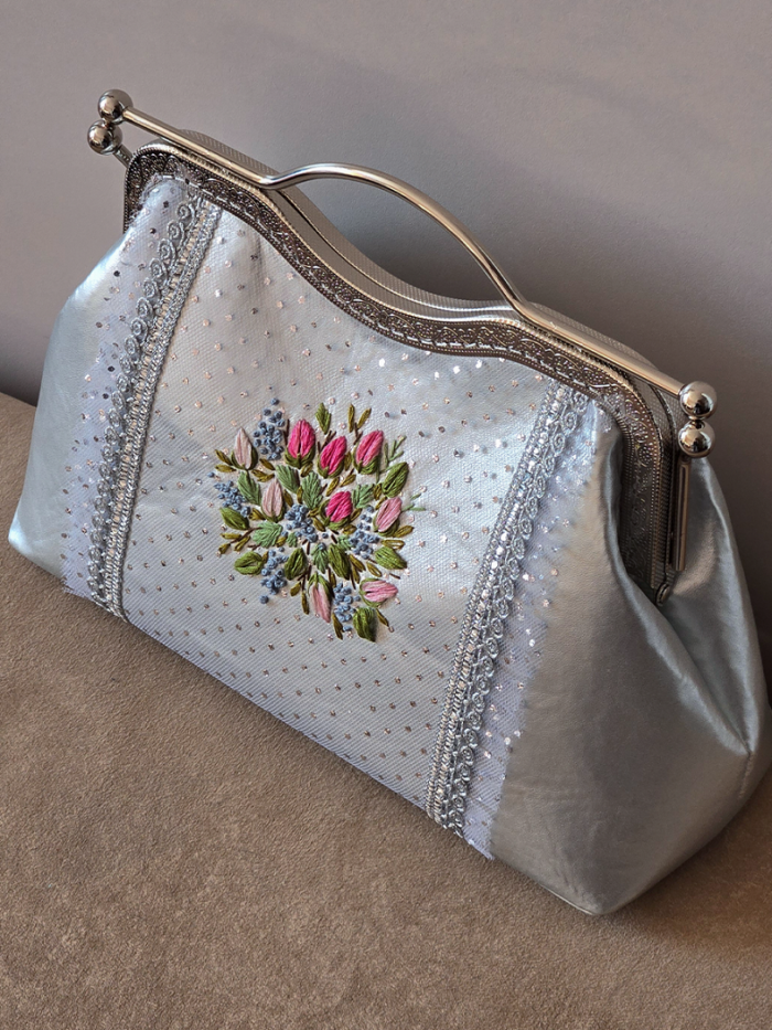Винтажная серебристая сумочка "Нежность" из экокожи