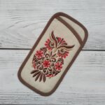 Очечник из полульна с машинной вышивкой «Сова» — практичный аксессуар с изюминкой!